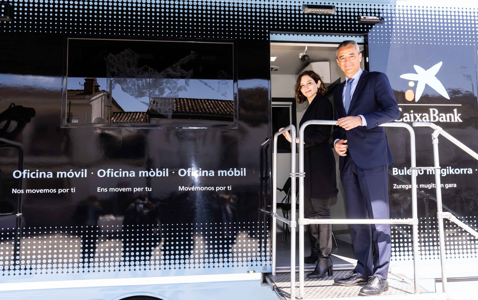 Comunidad de Madrid y CaixaBank colaboran contra la exclusión financiera